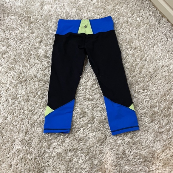 Lulu Lemon black leggings - Picture 2 of 3